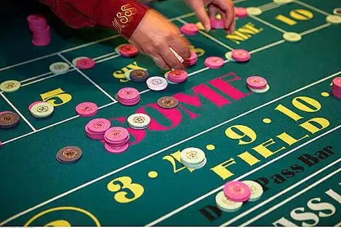 Shwe Burma 97 iOS iPhone ဖုန်းတွင် Live Casino ကစားနေသောဇာတ်ကွက်